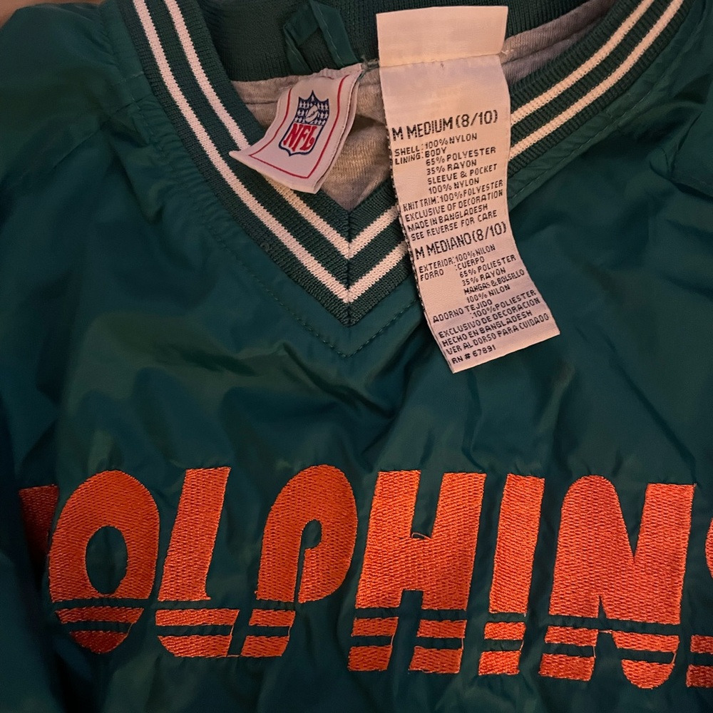 Selling a pullover jacket. - Picture 2 of 2